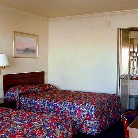 Economy Inn Monterey Сисайд Экстерьер фото