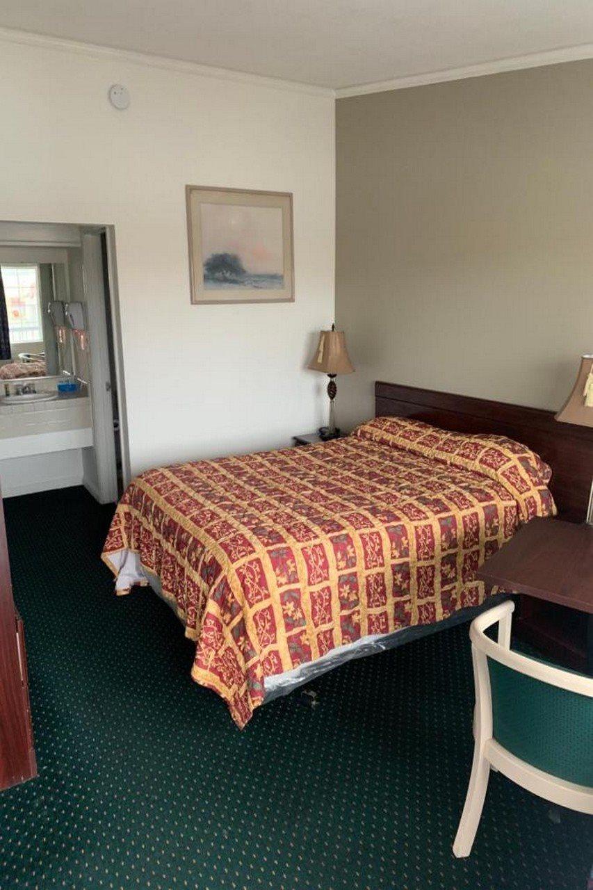 Economy Inn Monterey Сисайд Экстерьер фото