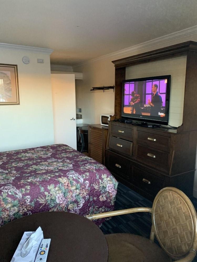 Economy Inn Monterey Сисайд Экстерьер фото