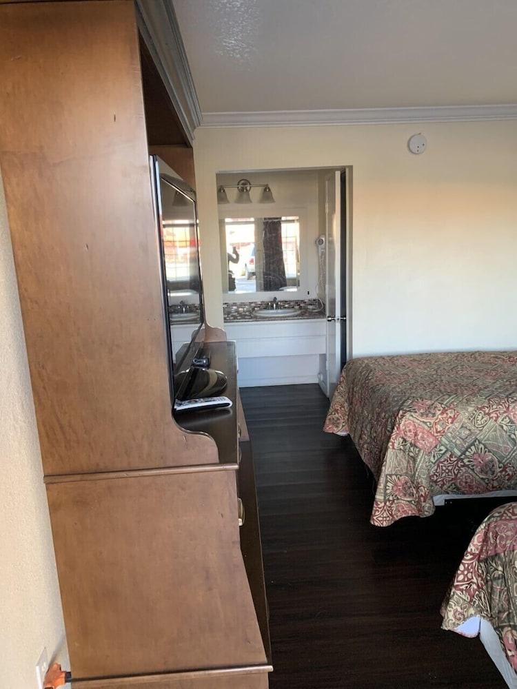 Economy Inn Monterey Сисайд Экстерьер фото