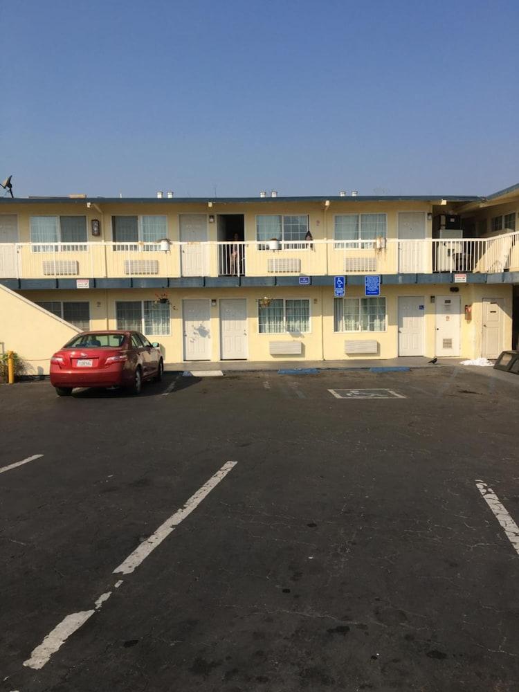 Economy Inn Monterey Сисайд Экстерьер фото
