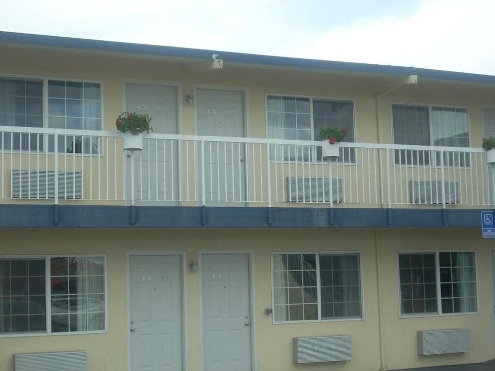 Economy Inn Monterey Сисайд Экстерьер фото